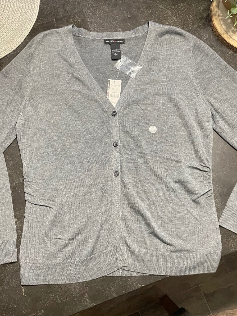 🆕 New York & Company Gray Button Down V-Neck Long Sleeve Cardigan - Size L